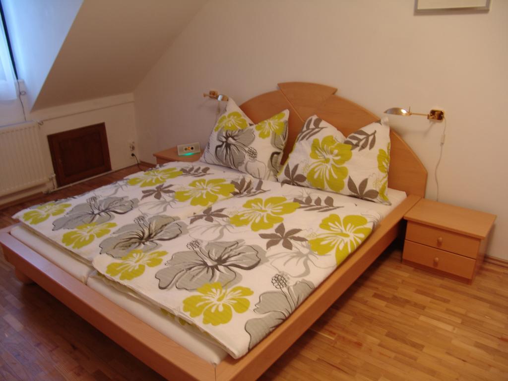 Luna City Apartman Apartment Sopron Bagian luar foto